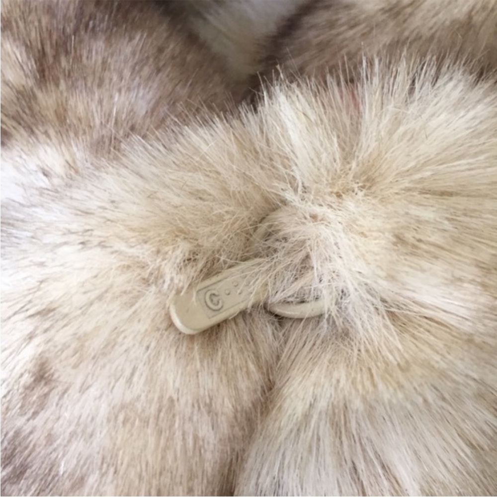 Beautiful faux winter coat - Picture 3 of 4